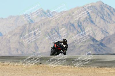 media/Dec-01-2025-Moto Forza (Mon) [[2daa91e15f]]/3-Beginner Group/Session 4 Turn 9/